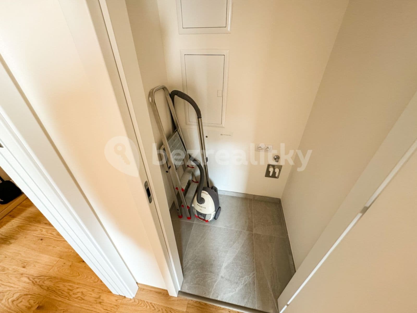 Prenájom bytu 2-izbový 54 m², Jankovcova, Praha, Praha Prenájom bytu 2-izbový 54 m², Jankovcova, Praha, Praha