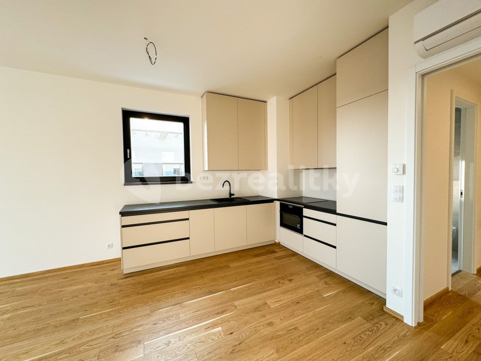 Prenájom bytu 2-izbový 54 m², Jankovcova, Praha, Praha Prenájom bytu 2-izbový 54 m², Jankovcova, Praha, Praha