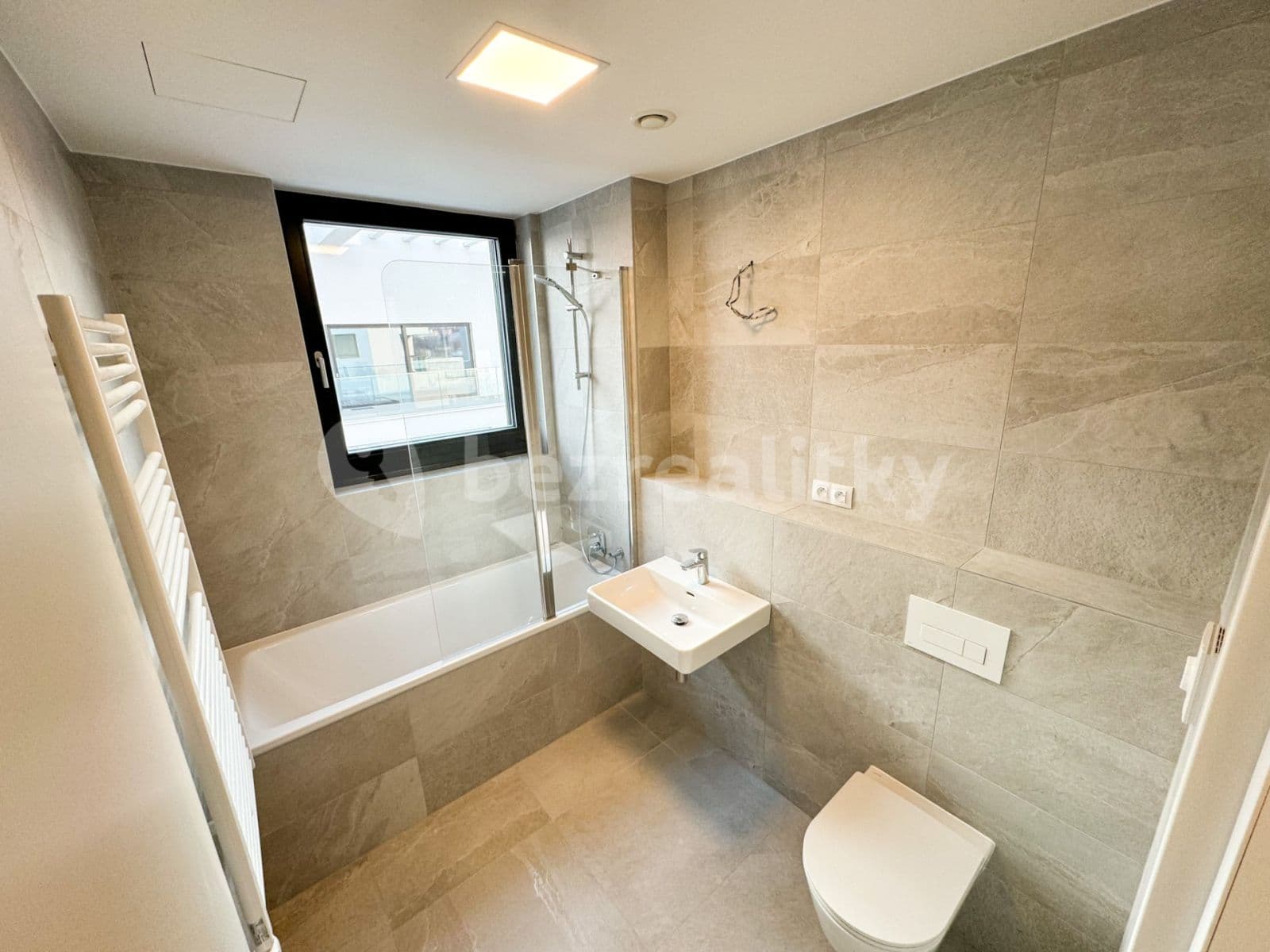 Prenájom bytu 2-izbový 54 m², Jankovcova, Praha, Praha Prenájom bytu 2-izbový 54 m², Jankovcova, Praha, Praha