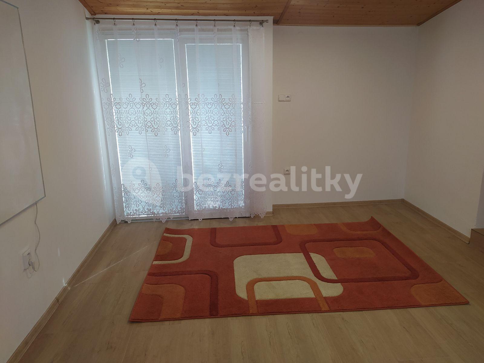 Prenájom bytu 53 m², Máchova, Bělá pod Bezdězem, Středočeský kraj