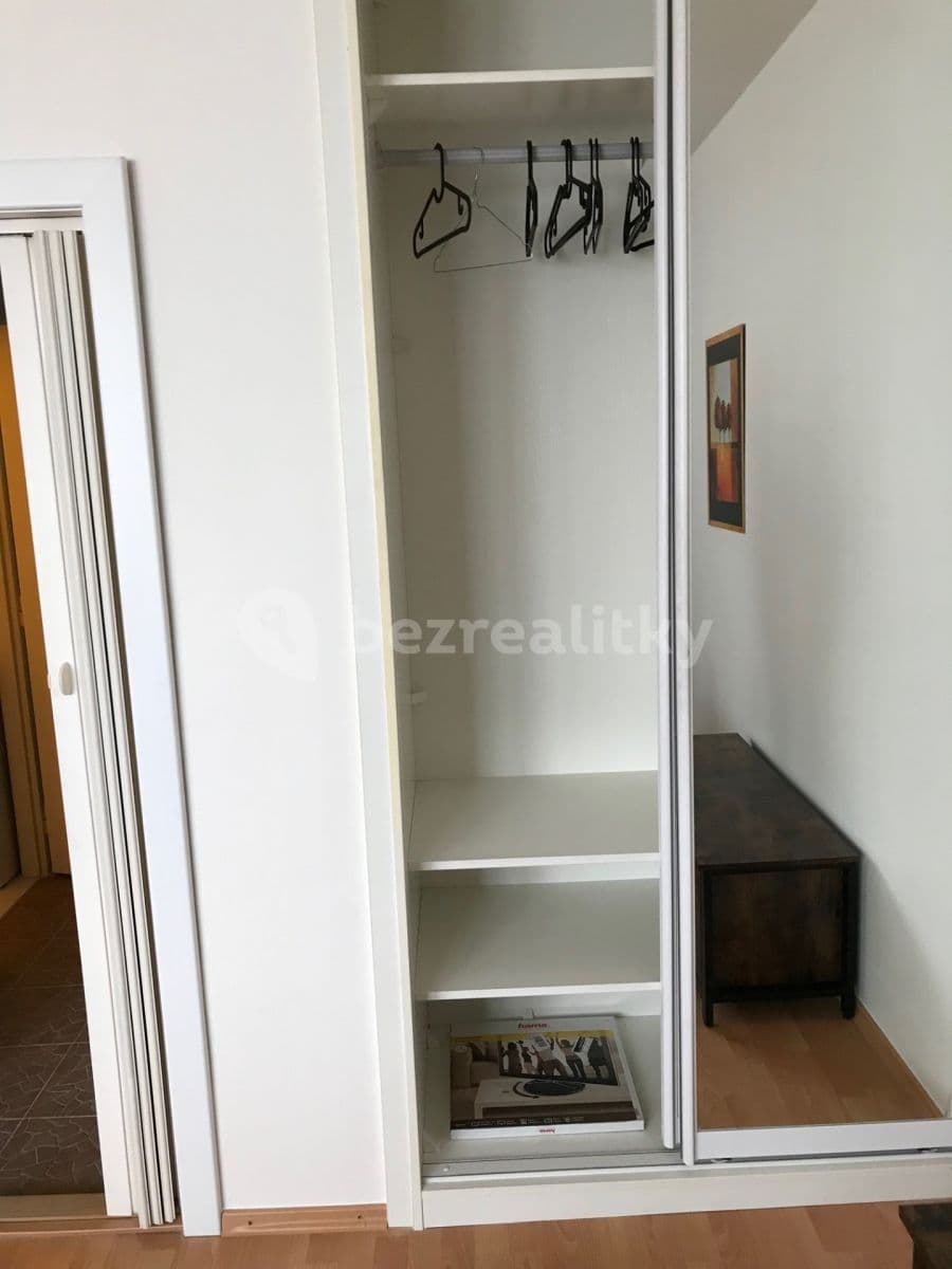 Prenájom bytu 1-izbový 35 m², Hlivická, Praha, Praha Prenájom bytu 1-izbový 35 m², Hlivická, Praha, Praha