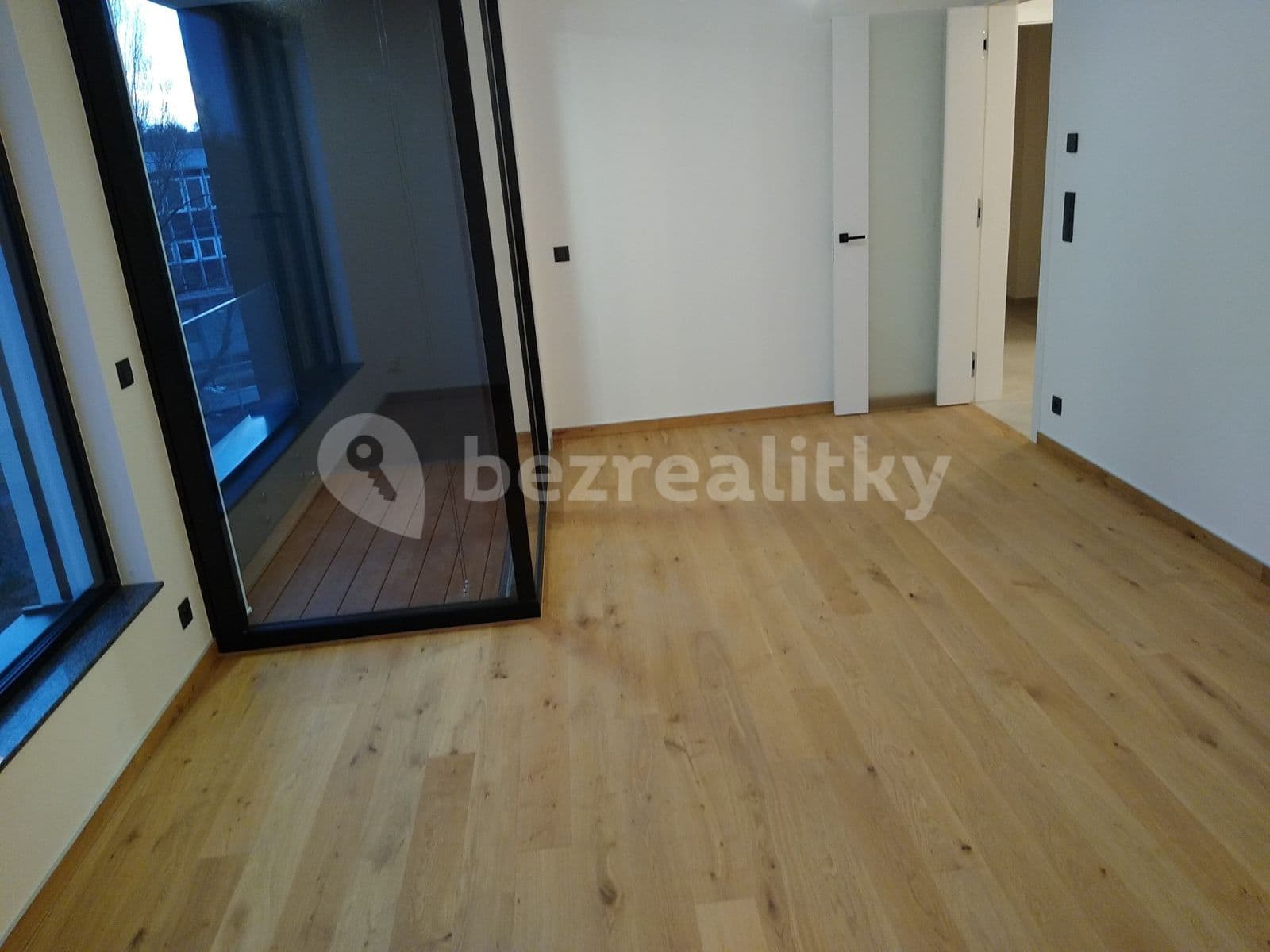 Prenájom bytu 2-izbový 55 m², U Petřin, Praha, Praha Prenájom bytu 2-izbový 55 m², U Petřin, Praha, Praha