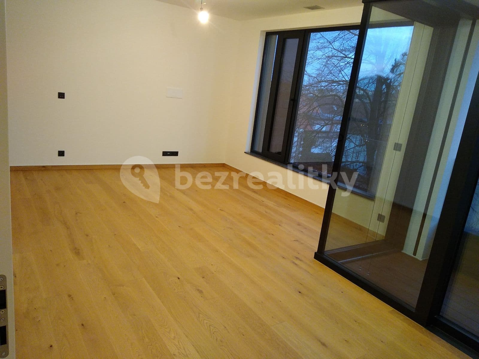 Prenájom bytu 2-izbový 55 m², U Petřin, Praha, Praha Prenájom bytu 2-izbový 55 m², U Petřin, Praha, Praha