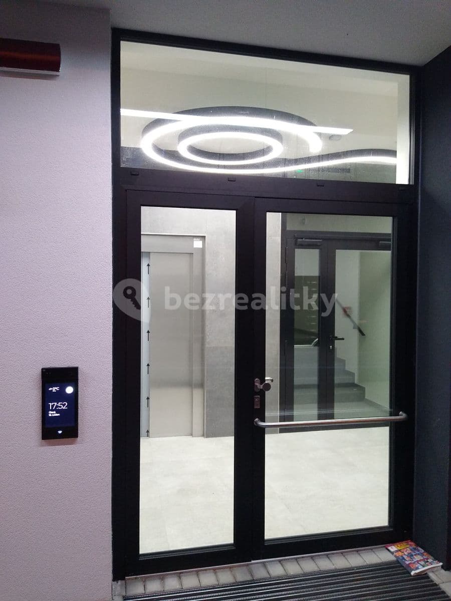 Prenájom bytu 2-izbový 55 m², U Petřin, Praha, Praha Prenájom bytu 2-izbový 55 m², U Petřin, Praha, Praha