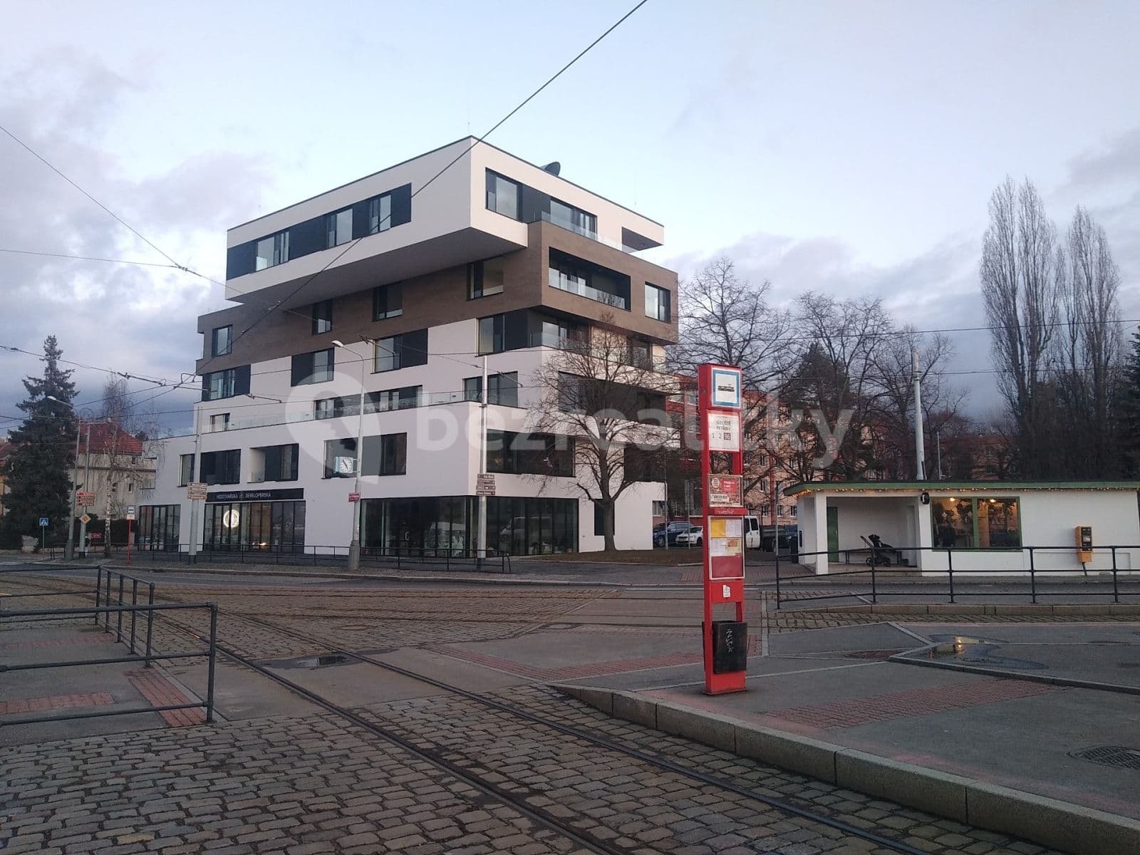 Prenájom bytu 2-izbový 55 m², U Petřin, Praha, Praha Prenájom bytu 2-izbový 55 m², U Petřin, Praha, Praha