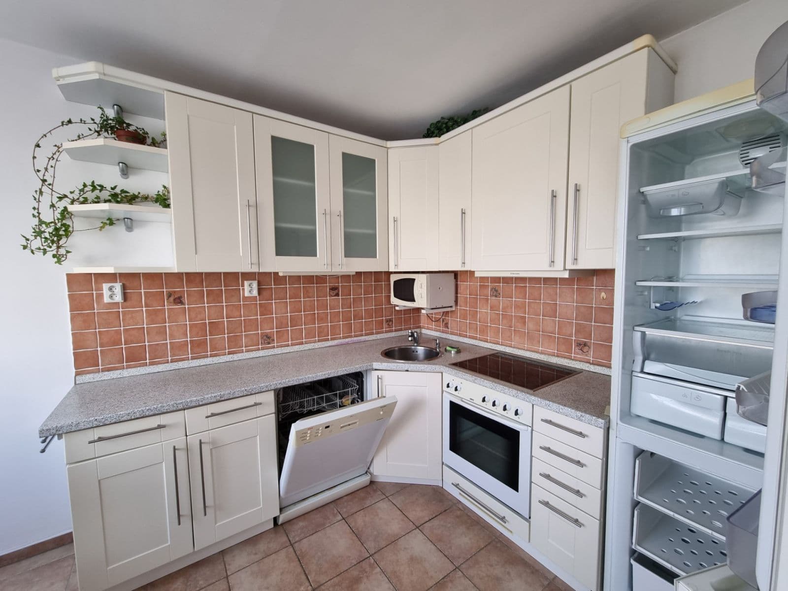 Prenájom bytu 3-izbový 68 m², Jerevanská, Kladno, Středočeský kraj Prenájom bytu 3-izbový 68 m², Jerevanská, Kladno, Středočeský kraj