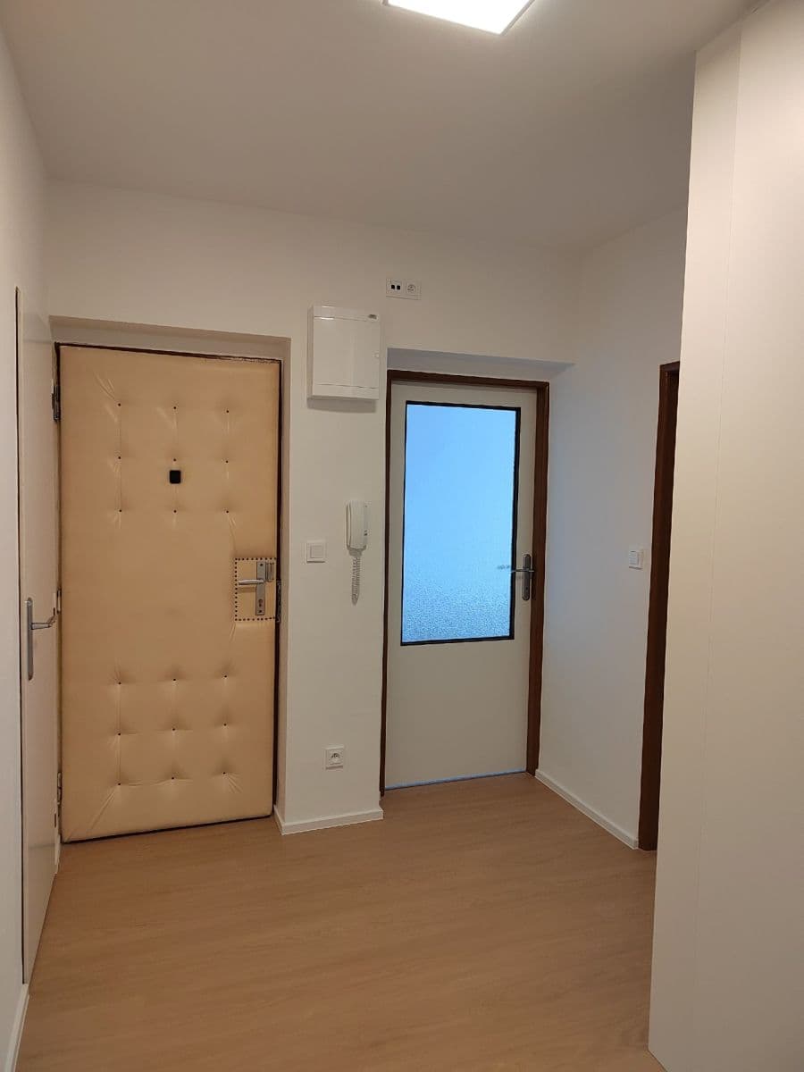 Prenájom bytu 2-izbový 56 m², Pražská, Znojmo, Jihomoravský kraj Prenájom bytu 2-izbový 56 m², Pražská, Znojmo, Jihomoravský kraj