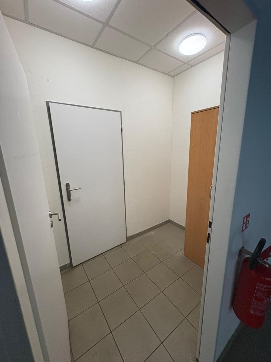 Prenájom nebytového priestoru 98 m², Pod Zahrady, Přezletice, Středočeský kraj Prenájom nebytového priestoru 98 m², Pod Zahrady, Přezletice, Středočeský kraj