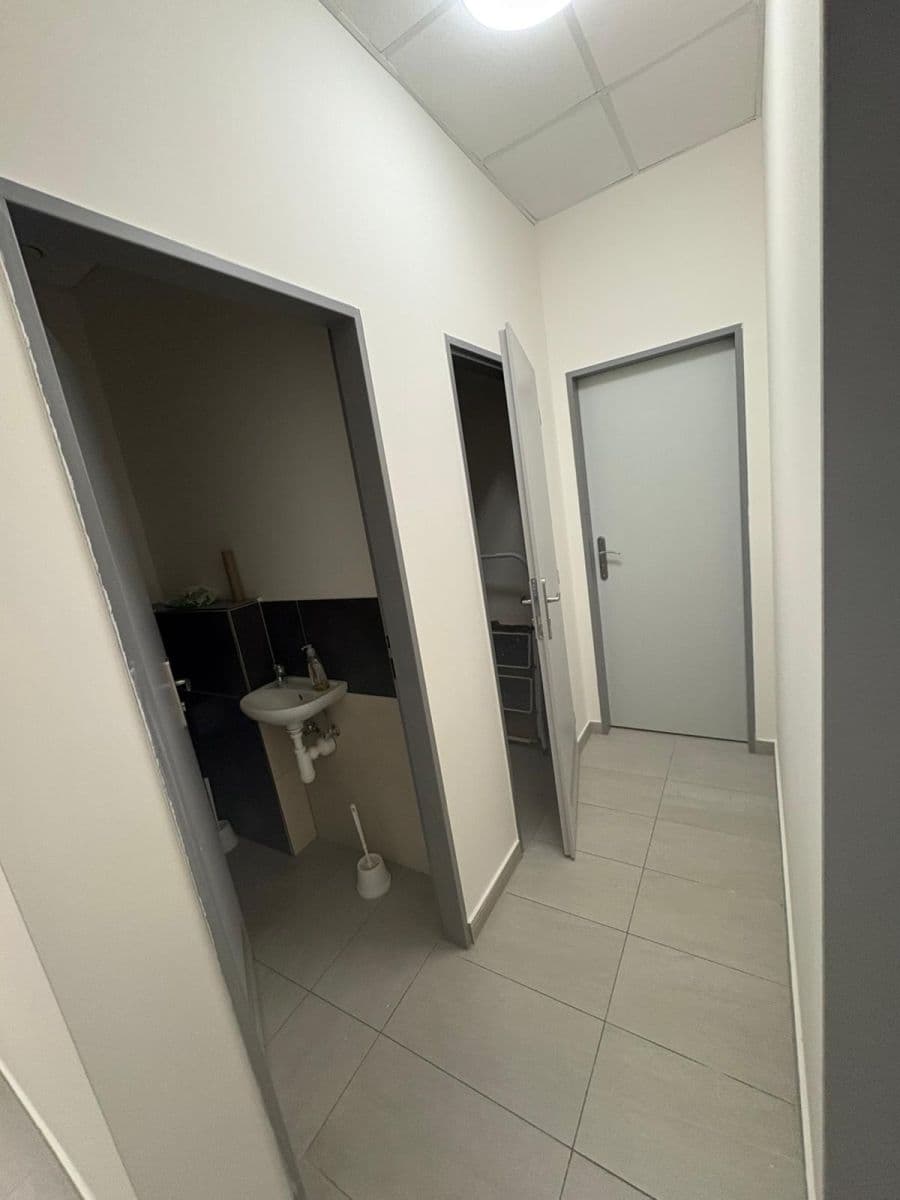 Prenájom nebytového priestoru 98 m², Pod Zahrady, Přezletice, Středočeský kraj Prenájom nebytového priestoru 98 m², Pod Zahrady, Přezletice, Středočeský kraj