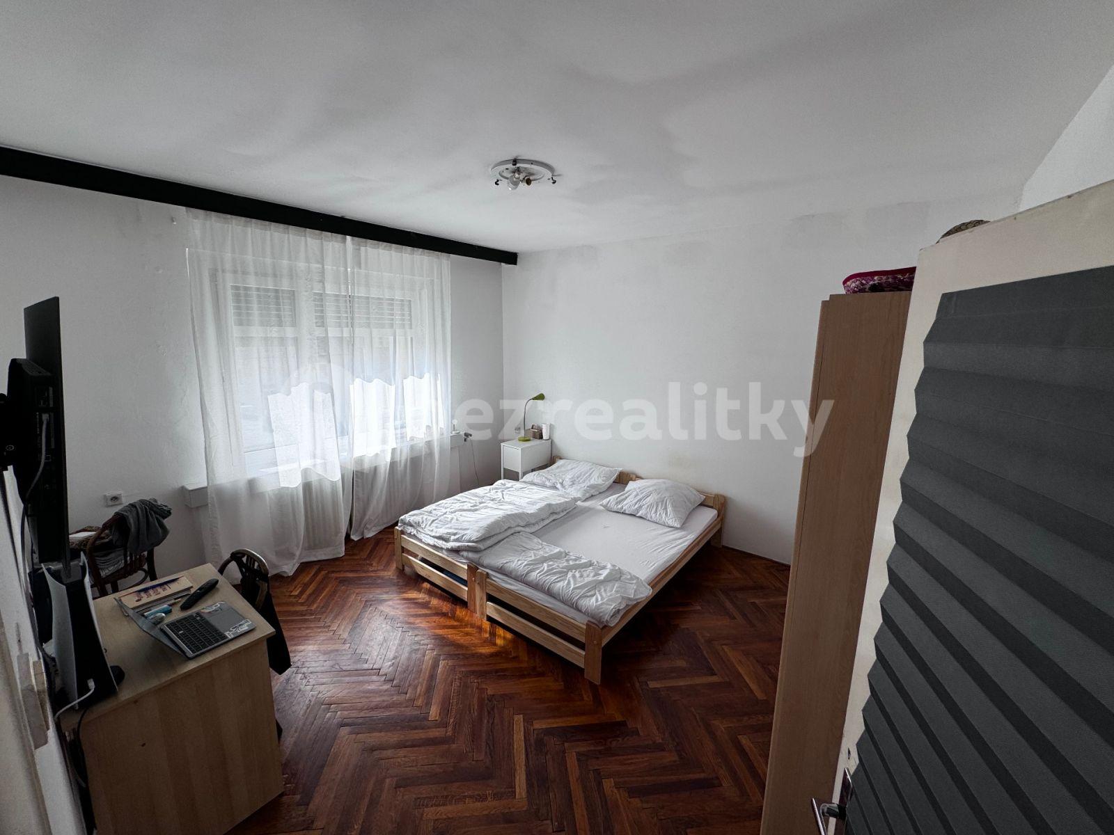 Prenájom bytu 3-izbový 82 m², Cintorínska, Bratislava - mestská časť Staré Mesto, Bratislavský kraj
