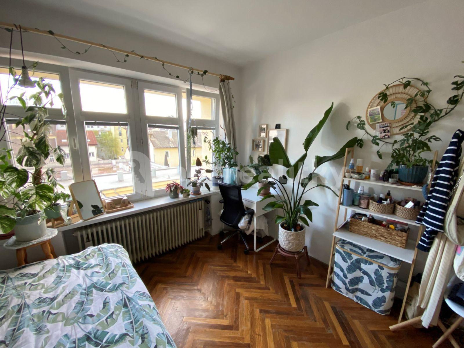 Prenájom bytu 3-izbový 82 m², Cintorínska, Bratislava - mestská časť Staré Mesto, Bratislavský kraj