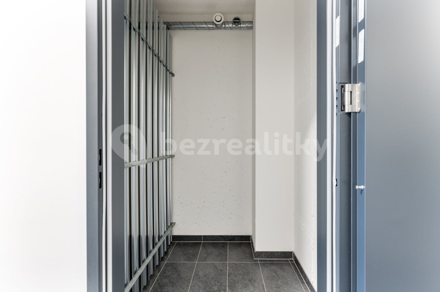Prenájom bytu 1-izbový 35 m², Kolbenova, Praha, Praha