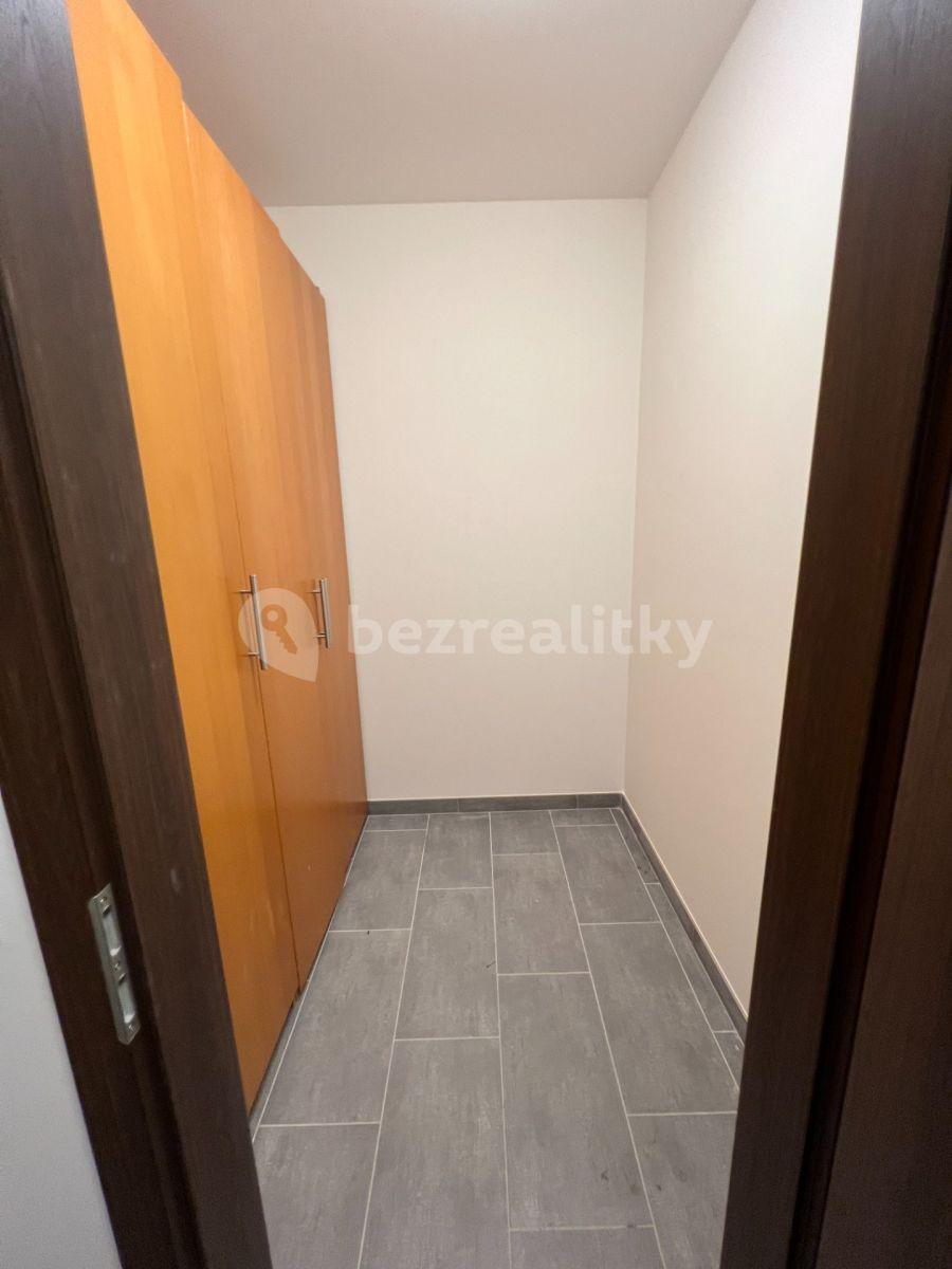 Prenájom bytu 3-izbový 81 m², Emy Destinové, Jinočany, Středočeský kraj