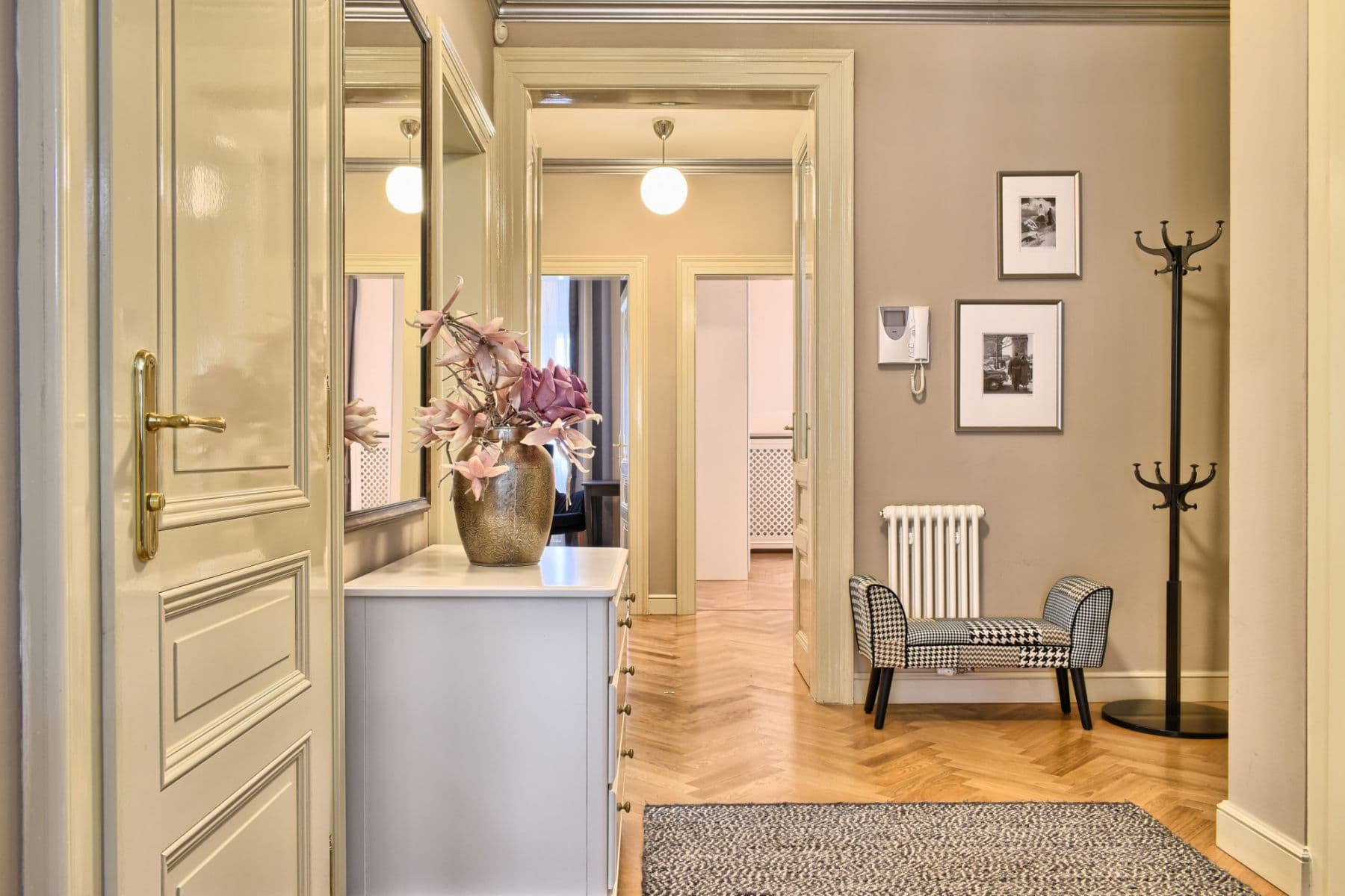 Prenájom bytu 100 m², U Milosrdných, Praha, Praha Prenájom bytu 100 m², U Milosrdných, Praha, Praha