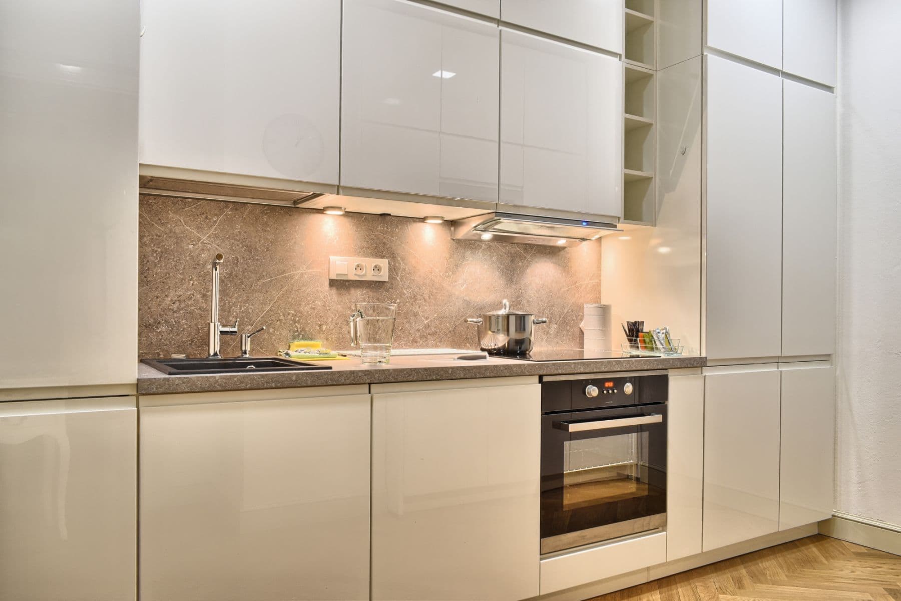 Prenájom bytu 100 m², U Milosrdných, Praha, Praha Prenájom bytu 100 m², U Milosrdných, Praha, Praha