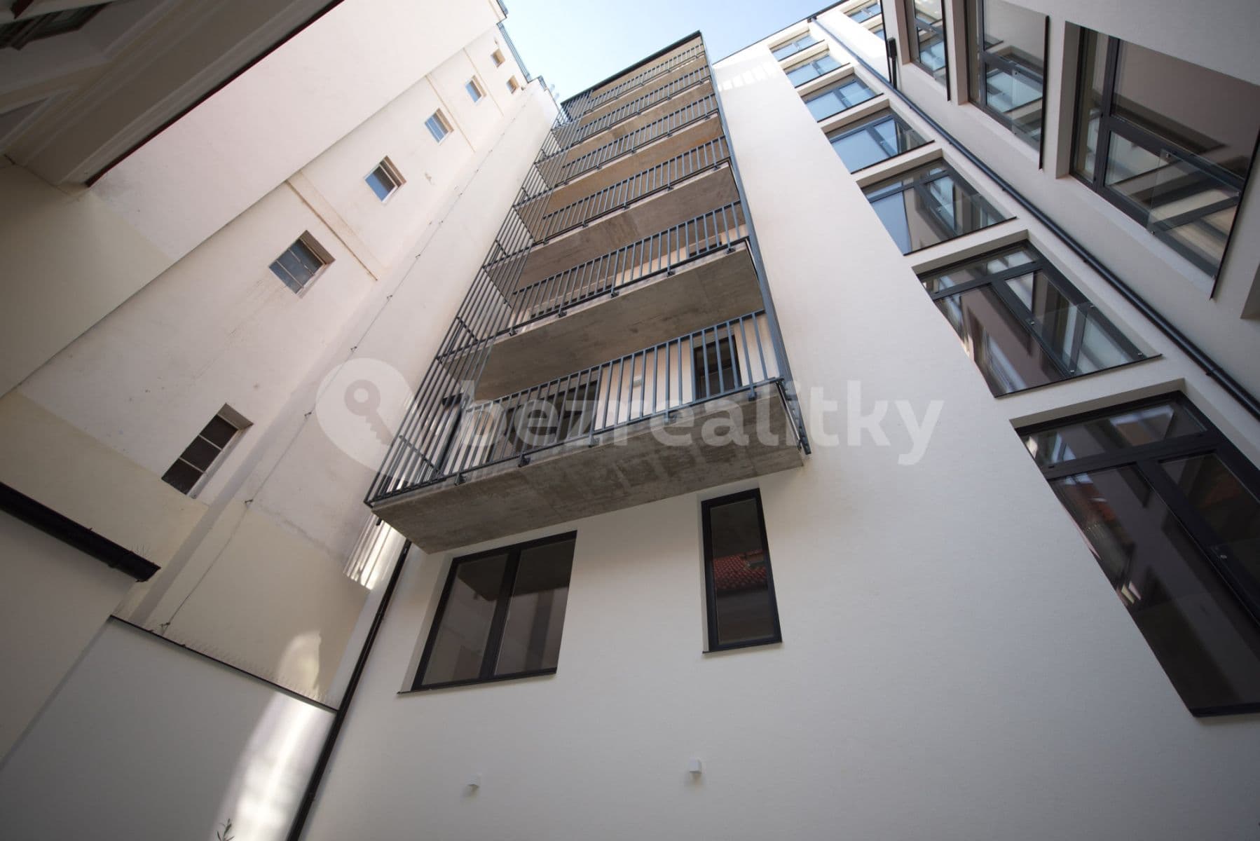 Prenájom bytu 2-izbový 50 m², Soukenická, Praha, Praha