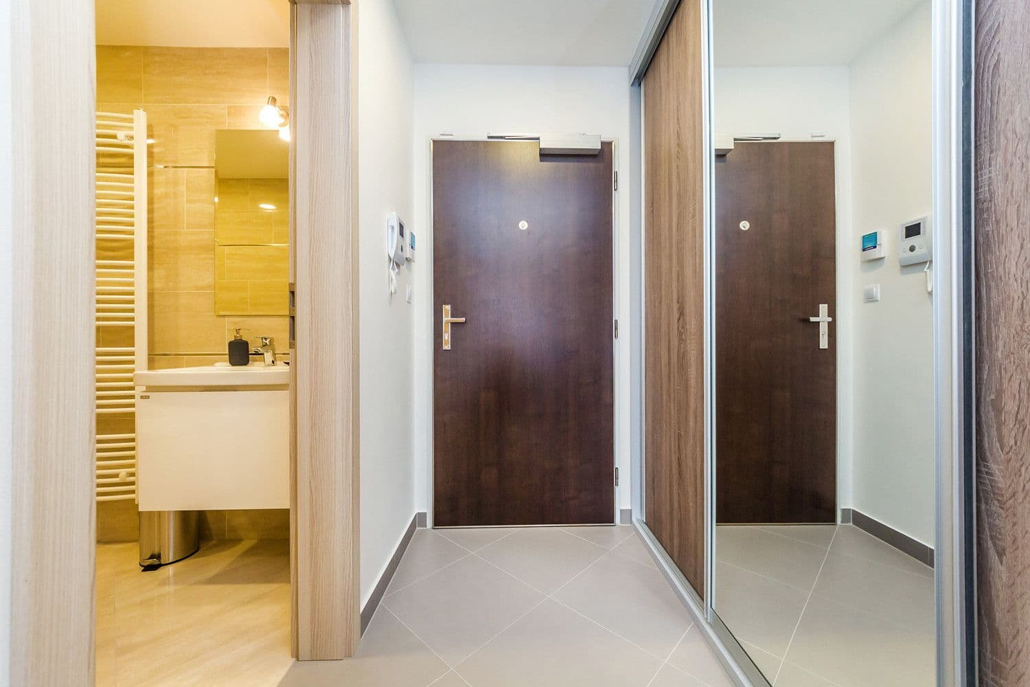 Prenájom bytu 30 m², V Háji, Praha, Praha Prenájom bytu 30 m², V Háji, Praha, Praha