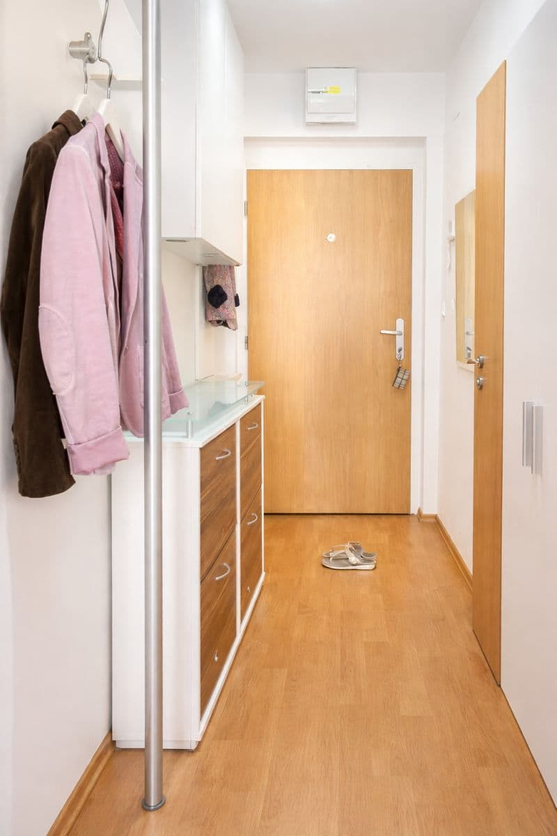 Prenájom bytu 30 m², Jeřabinová, Praha, Praha Prenájom bytu 30 m², Jeřabinová, Praha, Praha
