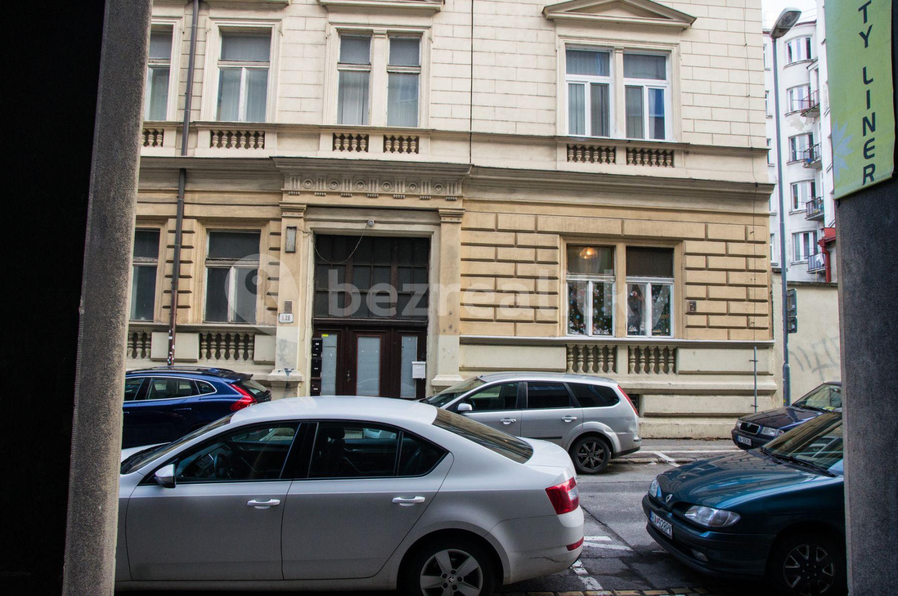 Prenájom bytu 2-izbový 50 m², Kúpeľná, Bratislava - mestská časť Staré Mesto, Bratislavský kraj