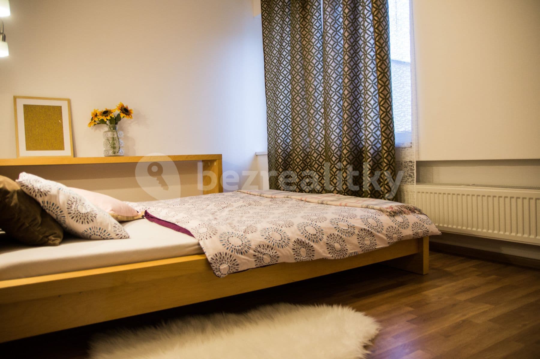 Prenájom bytu 3-izbový 55 m², Kúpeľná, Bratislava - mestská časť Staré Mesto, Bratislavský kraj