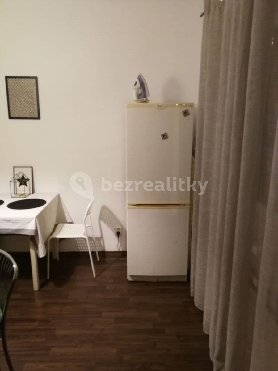 Prenájom bytu 1-izbový 45 m², Trenčianska, Ružinov, Bratislavský kraj