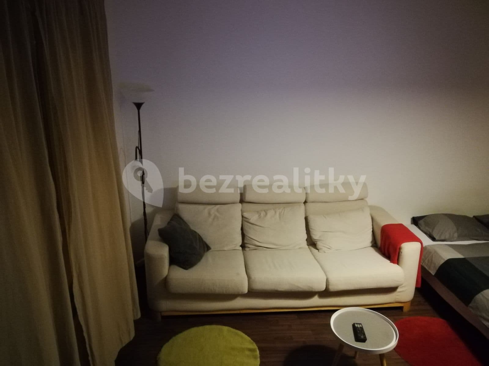 Prenájom bytu 1-izbový 45 m², Trenčianska, Ružinov, Bratislavský kraj