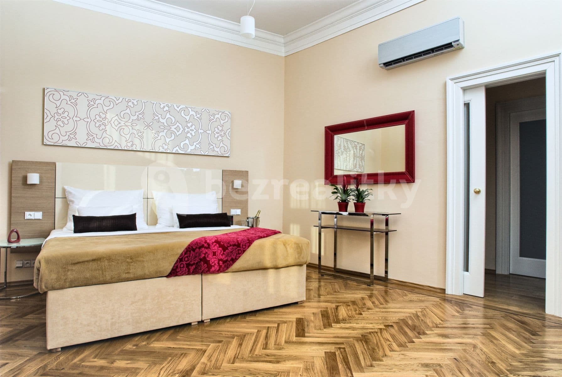 Prenájom bytu 2-izbový 80 m², Karoliny Světlé, Praha, Praha