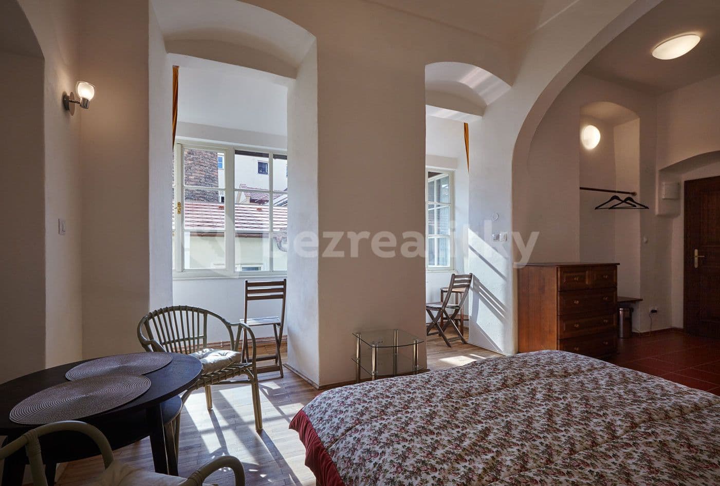 Prenájom bytu 1-izbový 35 m², Míšeňská, Praha, Praha