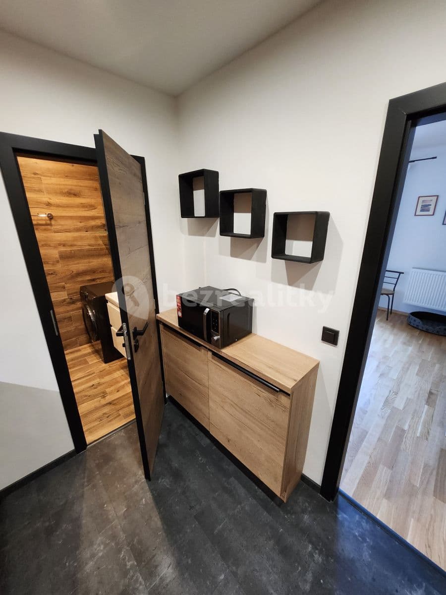 Prenájom bytu 1-izbový 28 m², Podolská, Praha, Praha Prenájom bytu 1-izbový 28 m², Podolská, Praha, Praha