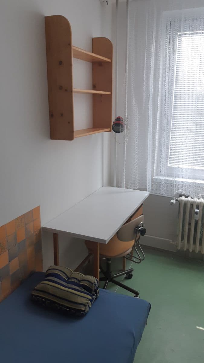 Prenájom bytu 4-izbový 95 m², Matúškova, Praha, Praha Prenájom bytu 4-izbový 95 m², Matúškova, Praha, Praha