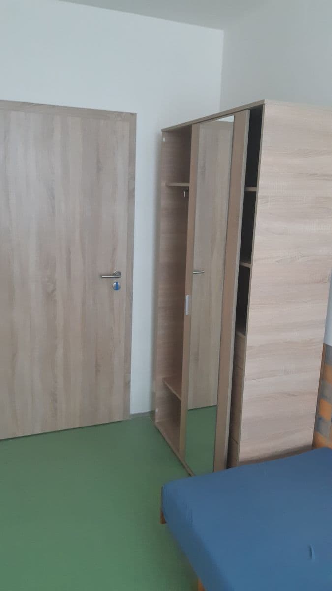 Prenájom bytu 4-izbový 95 m², Matúškova, Praha, Praha Prenájom bytu 4-izbový 95 m², Matúškova, Praha, Praha