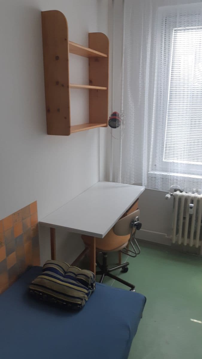 Prenájom bytu 4-izbový 95 m², Matúškova, Praha, Praha Prenájom bytu 4-izbový 95 m², Matúškova, Praha, Praha