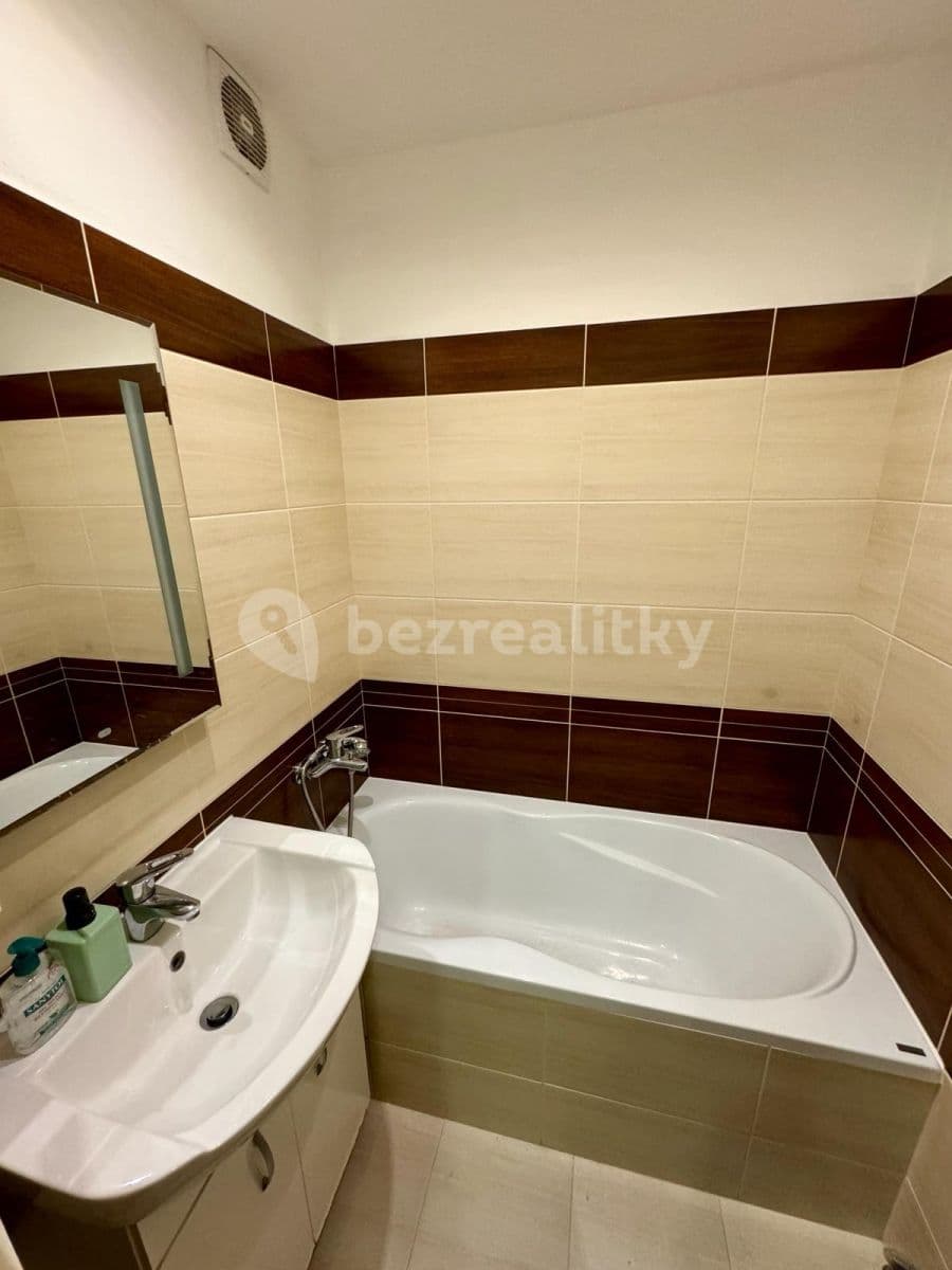 Prenájom bytu 2-izbový 40 m², Svojetická, Praha, Praha Prenájom bytu 2-izbový 40 m², Svojetická, Praha, Praha
