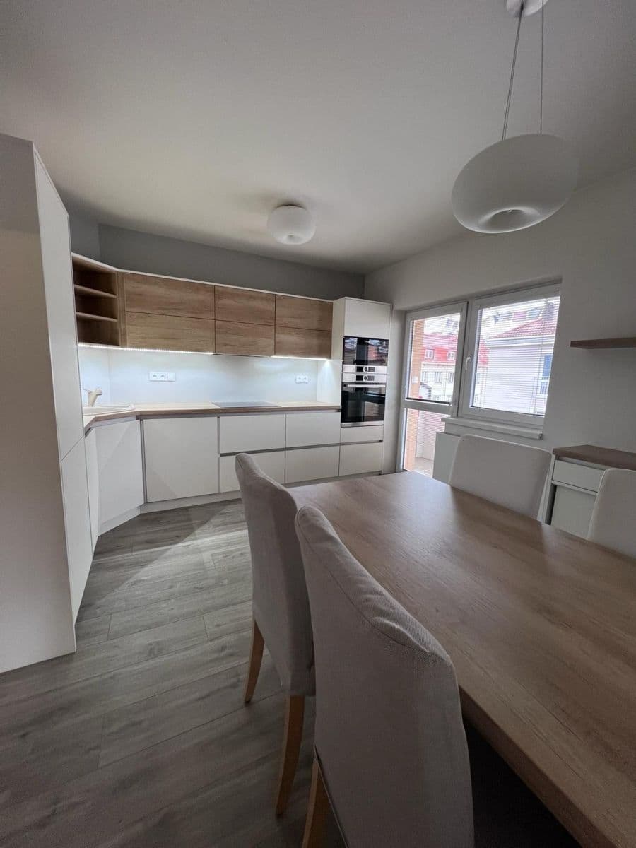 Prenájom bytu 2-izbový 66 m², Oblouková, Praha, Praha Prenájom bytu 2-izbový 66 m², Oblouková, Praha, Praha