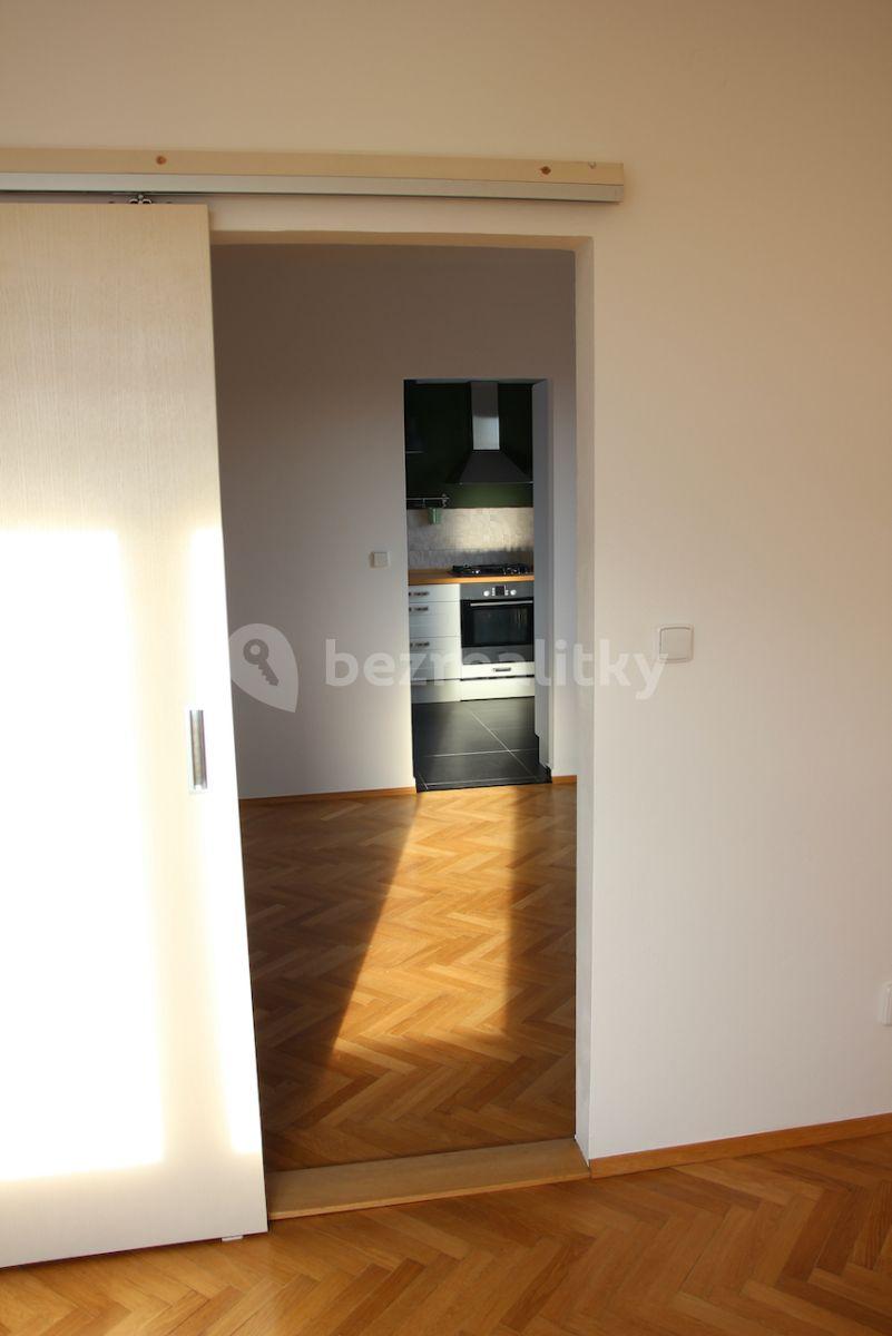 Prenájom bytu 3-izbový 55 m², Krumlovská, Praha, Praha
