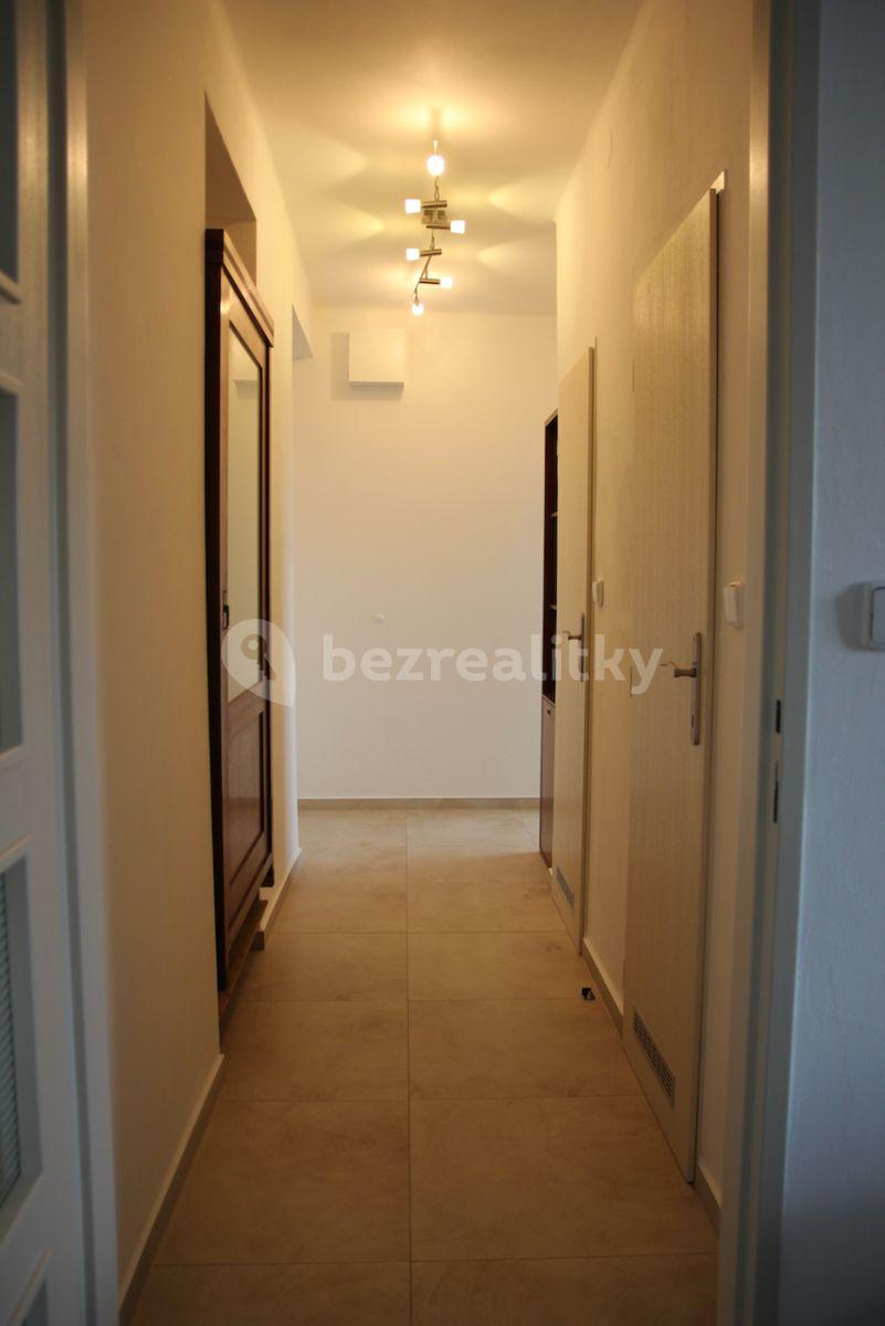 Prenájom bytu 3-izbový 55 m², Krumlovská, Praha, Praha