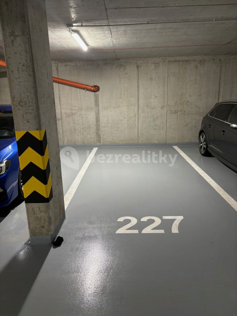 Prenájom garáže 13 m², Čerpadlová, Praha, Praha Prenájom garáže 13 m², Čerpadlová, Praha, Praha