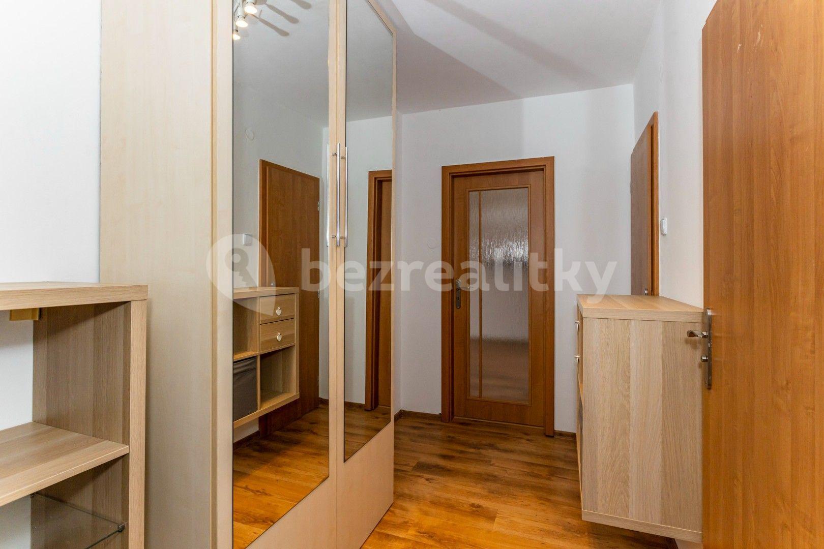 Prenájom bytu 2-izbový 51 m², Jižní, Větrušice, Středočeský kraj