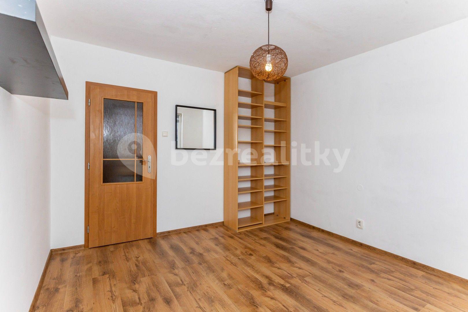 Prenájom bytu 2-izbový 51 m², Jižní, Větrušice, Středočeský kraj