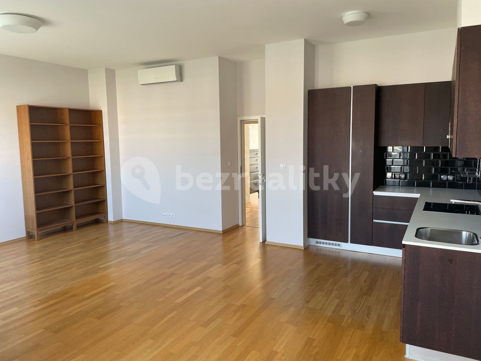 Prenájom bytu 3-izbový 85 m², Tupolevova, Praha, Praha Prenájom bytu 3-izbový 85 m², Tupolevova, Praha, Praha