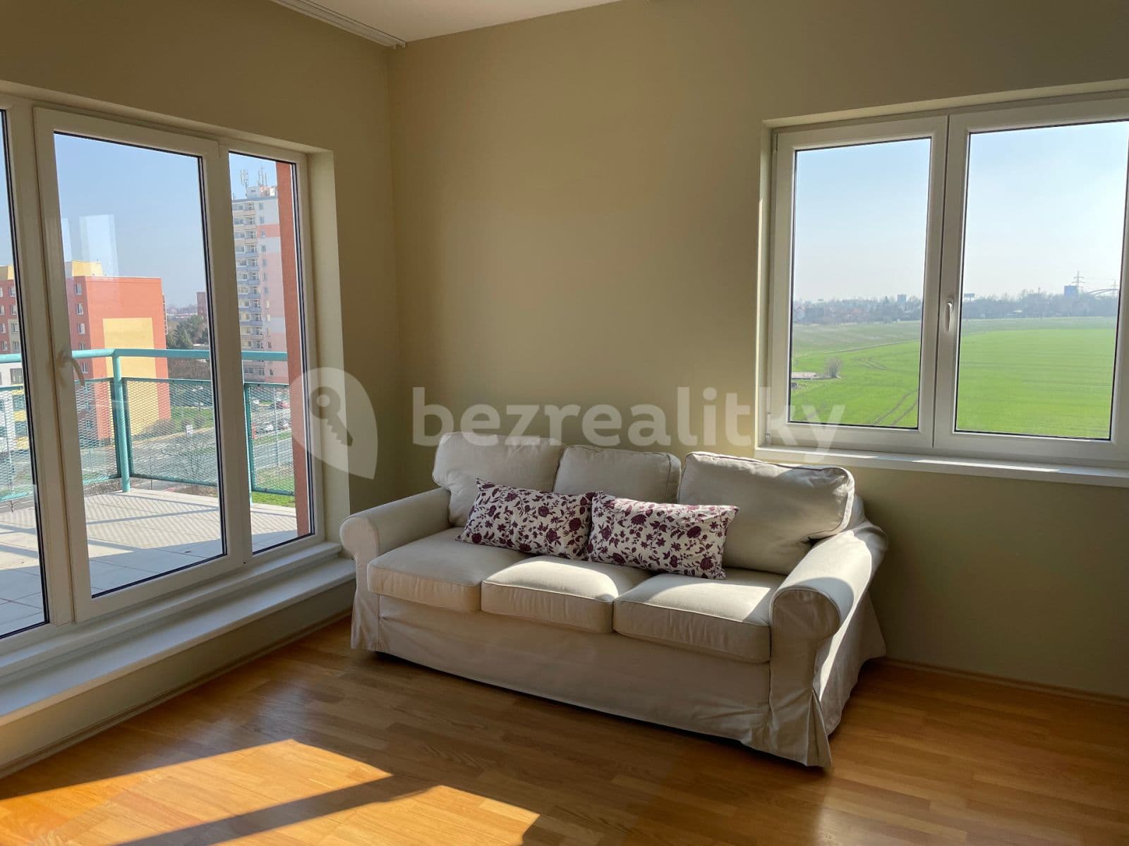 Prenájom bytu 3-izbový 85 m², Tupolevova, Praha, Praha Prenájom bytu 3-izbový 85 m², Tupolevova, Praha, Praha