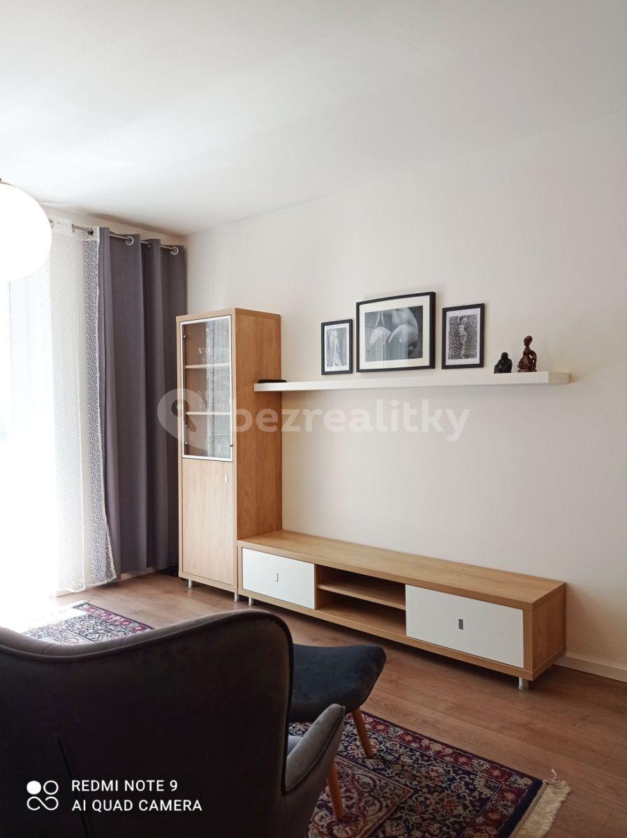 Prenájom bytu 3-izbový 73 m², Medená, Bratislava - mestská časť Staré Mesto, Bratislavský kraj