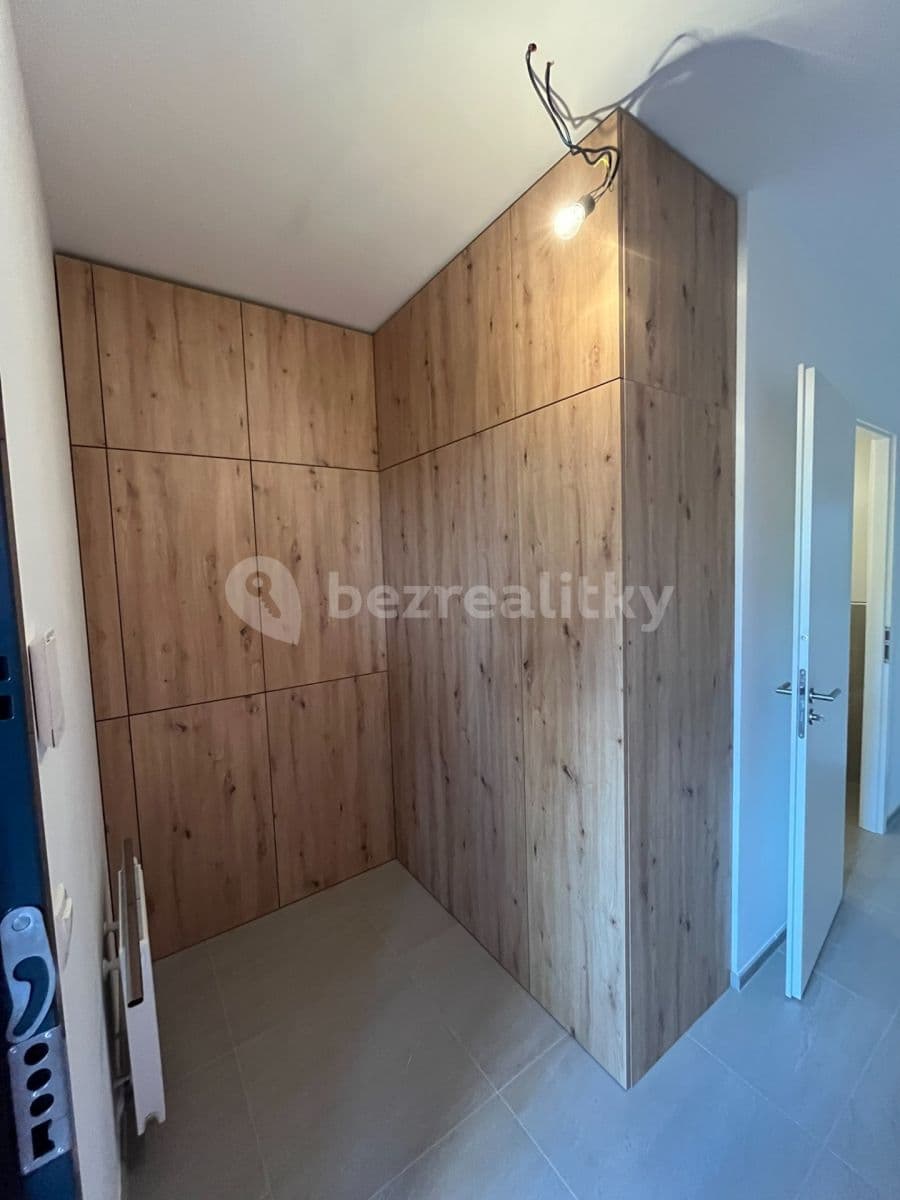 Prenájom bytu 1-izbový 32 m², Milánská, Praha, Praha Prenájom bytu 1-izbový 32 m², Milánská, Praha, Praha