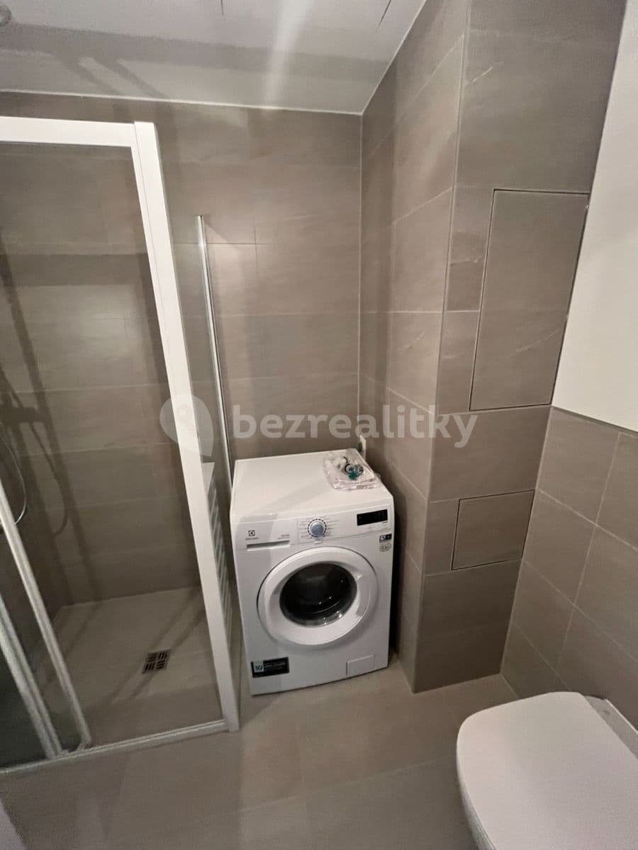 Prenájom bytu 1-izbový 32 m², Milánská, Praha, Praha Prenájom bytu 1-izbový 32 m², Milánská, Praha, Praha