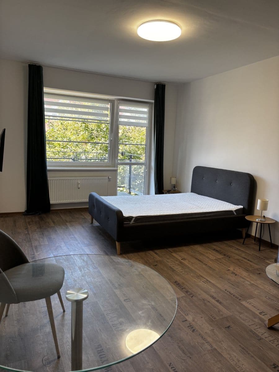 Prenájom bytu 1-izbový 40 m², Jeronýmova, Liberec, Liberecký kraj Prenájom bytu 1-izbový 40 m², Jeronýmova, Liberec, Liberecký kraj