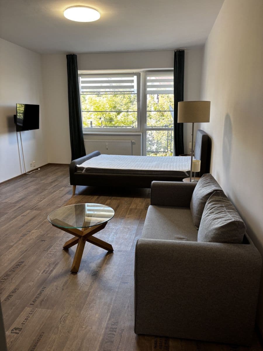 Prenájom bytu 1-izbový 40 m², Jeronýmova, Liberec, Liberecký kraj Prenájom bytu 1-izbový 40 m², Jeronýmova, Liberec, Liberecký kraj