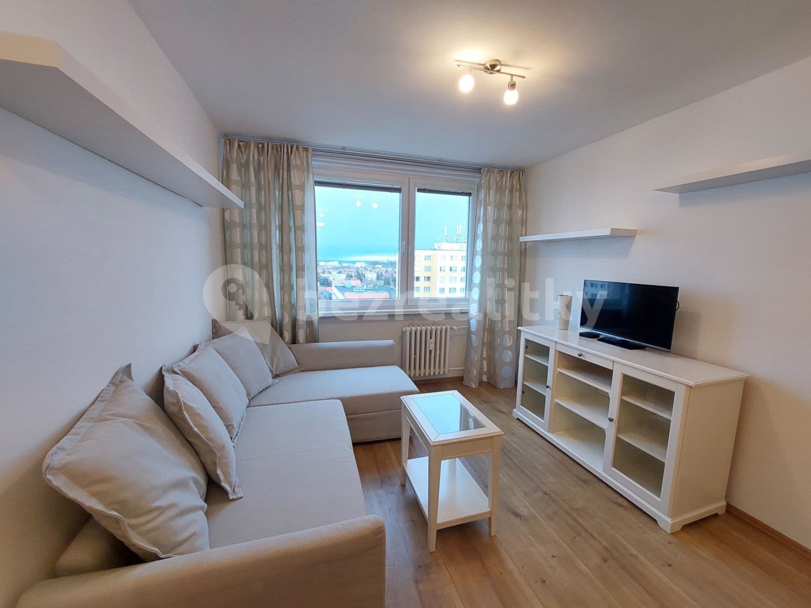 Prenájom bytu 2-izbový 43 m², Ciolkovského, Praha, Praha Prenájom bytu 2-izbový 43 m², Ciolkovského, Praha, Praha
