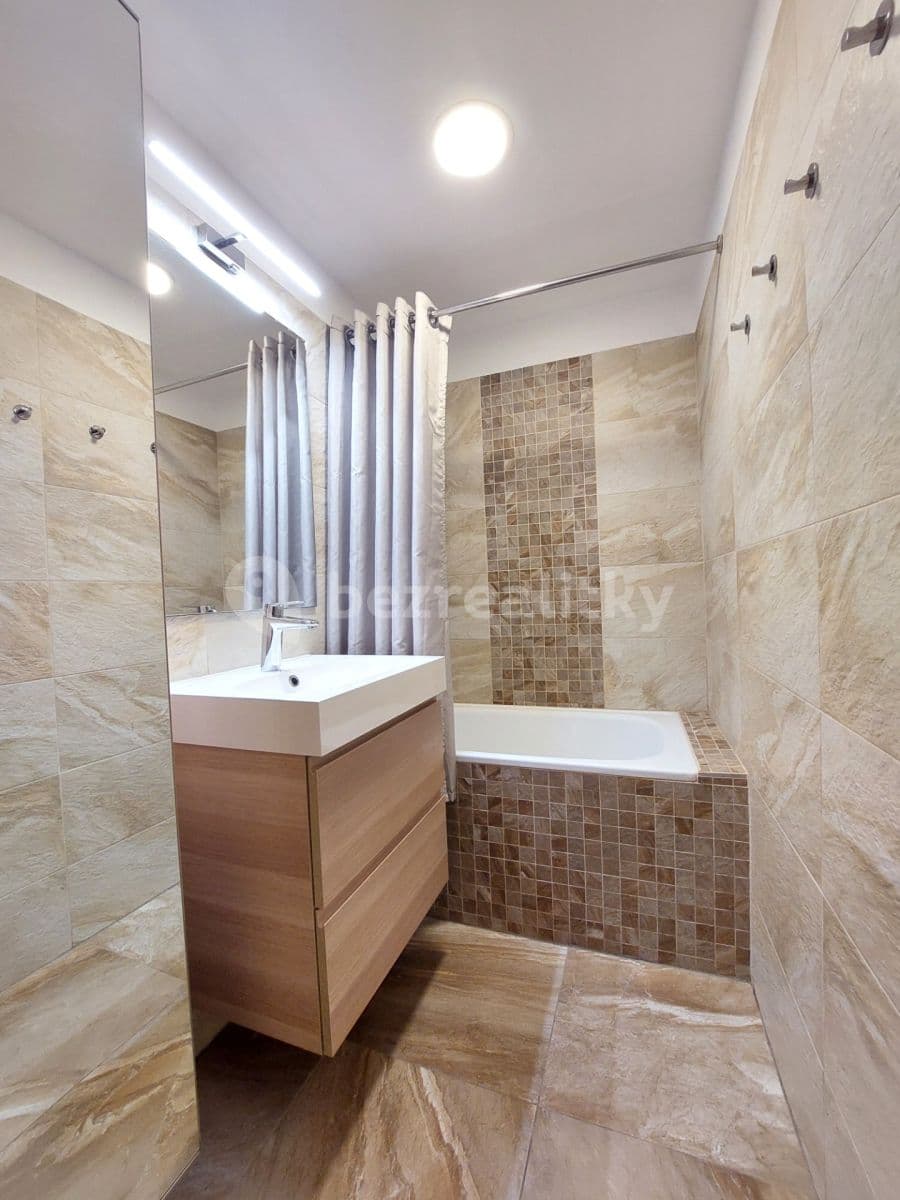 Prenájom bytu 2-izbový 43 m², Ciolkovského, Praha, Praha Prenájom bytu 2-izbový 43 m², Ciolkovského, Praha, Praha