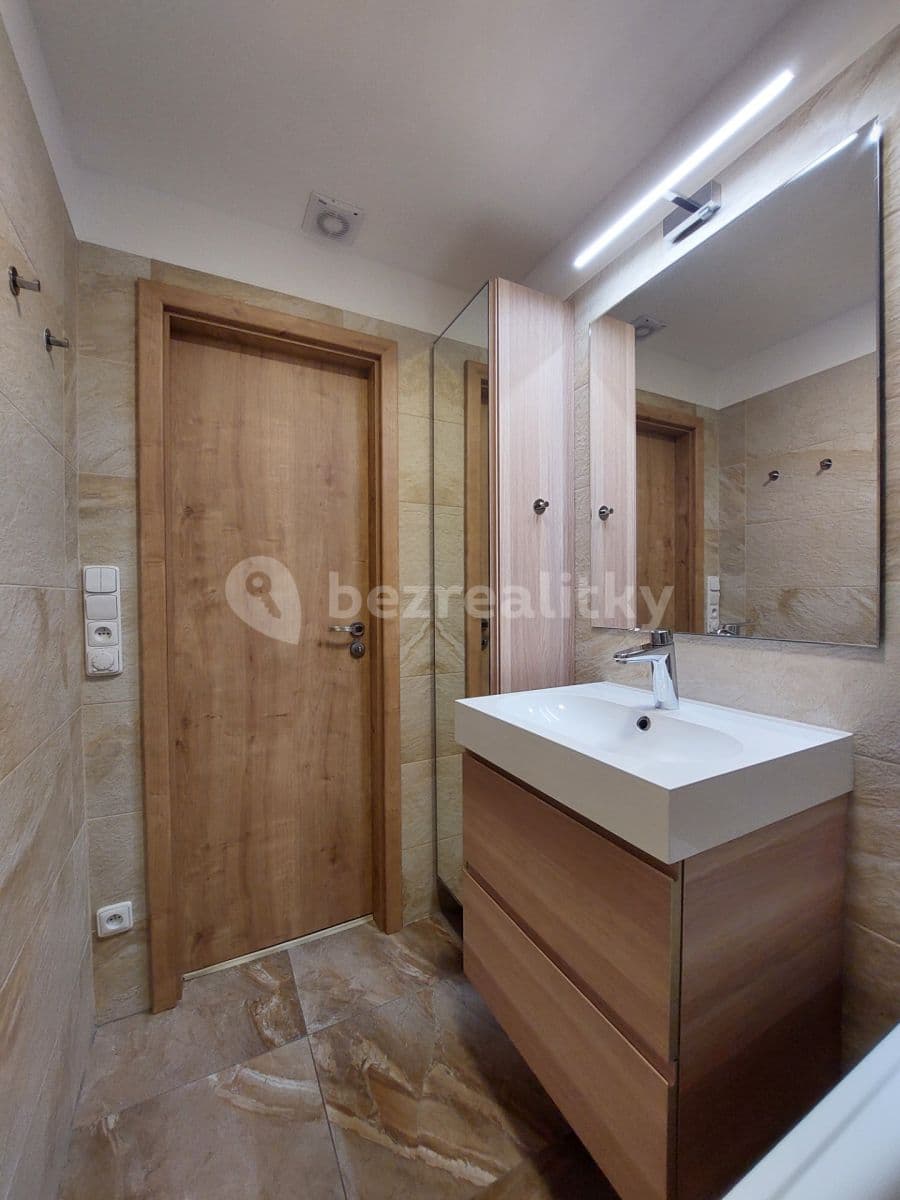 Prenájom bytu 2-izbový 43 m², Ciolkovského, Praha, Praha Prenájom bytu 2-izbový 43 m², Ciolkovského, Praha, Praha