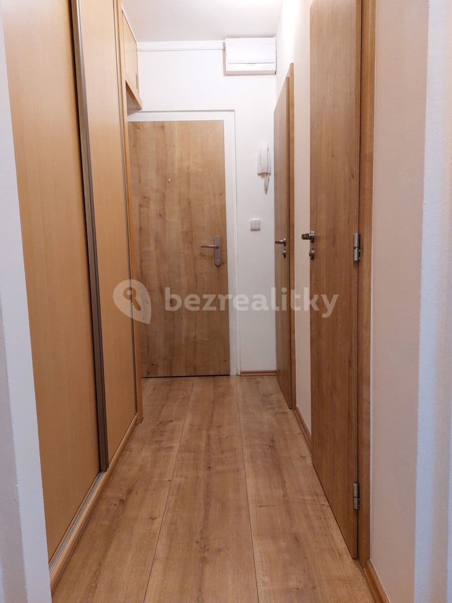 Prenájom bytu 2-izbový 43 m², Ciolkovského, Praha, Praha Prenájom bytu 2-izbový 43 m², Ciolkovského, Praha, Praha